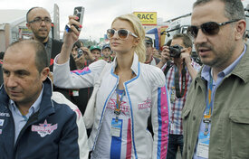 celebrity_paradise.com_TheElder_ParisHilton2011_06_05_beforetheSpanishGrandPrixattheMontmelo8.jpg