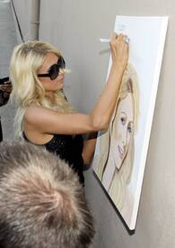 celebrity_paradise.com_TheElder_ParisHilton2011_06_07_attheJimmyKimmelLiveinLosAngeles10.jpg