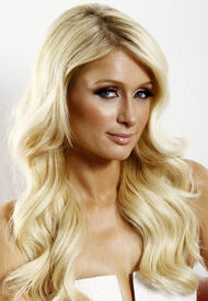 celebrity_paradise.com_TheElder_ParisHilton2011_06_07_posesforaportraitinLosAngeles1.jpg