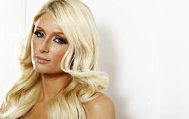 celebrity_paradise.com_TheElder_ParisHilton2011_06_07_posesforaportraitinLosAngeles9.jpg