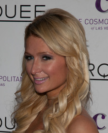 celebrity_paradise.com_Paris_Hilton_nightclub_001.jpg