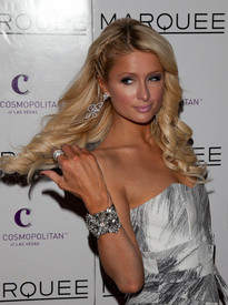 celebrity_paradise.com_Paris_Hilton_nightclub_016.jpg