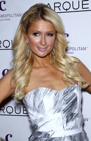 celebrity_paradise.com_Paris_Hilton_nightclub_050.jpg