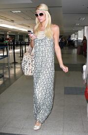 celebrity_paradise.com_TheElder_ParisHilton2011_06_14_atLAXAirport10.jpg