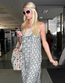 celebrity_paradise.com_TheElder_ParisHilton2011_06_14_atLAXAirport9.jpg