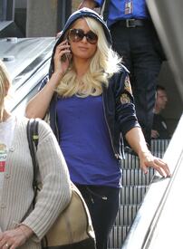 celebrity_paradise.com_TheElder_ParisHilton2011_06_16_arrivingatLAXAirport11.jpg