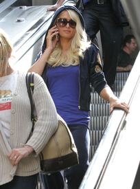 celebrity_paradise.com_TheElder_ParisHilton2011_06_16_arrivingatLAXAirport13.jpg