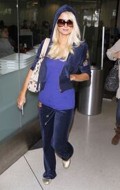 celebrity_paradise.com_TheElder_ParisHilton2011_06_16_arrivingatLAXAirport22.jpg