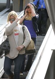 celebrity_paradise.com_TheElder_ParisHilton2011_06_16_arrivingatLAXAirport8.jpg