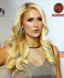 celebrity_paradise.com_TheElder_ParisHilton2011_06_15_NBCUniversalVIPpartyinChicago2.jpg