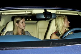 celebrity_paradise.com_TheElder_ParisandNickyHilton2011_06_19_atDanTanasrestaurantinWestHollywood10.jpg