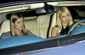 celebrity_paradise.com_TheElder_ParisandNickyHilton2011_06_19_atDanTanasrestaurantinWestHollywood12.jpg