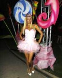 th_celebrity_paradise.com_TheElder_ParisHilton11.jpg
