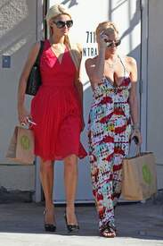 Paris_Hilton_out_and_about_in_LA_001_123_225lo.jpg