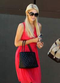 Paris_Hilton_out_and_about_in_LA_001_123_237lo.jpg