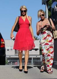Paris_Hilton_out_and_about_in_LA_001_123_245lo.jpg