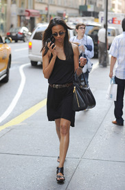 celebutopia-zoesaldana-may29-nyc-cu-olya_6.jpg