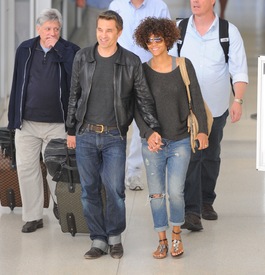 Halle Berry at Newark airport New Jersey 3.6.2012_08.jpg