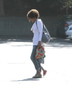 Halle Berry drops off her daughter at school in LA 8.6.2012_06.jpg