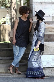 Halle Berry leaving Eveleigh Restaurant in West Hollywood 10.06.2012_01.jpg