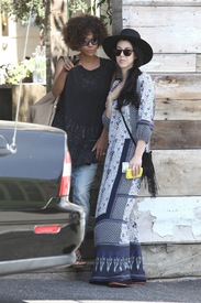 Halle Berry leaving Eveleigh Restaurant in West Hollywood 10.06.2012_12.jpg