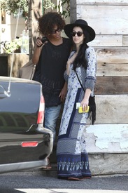 Halle Berry leaving Eveleigh Restaurant in West Hollywood 10.06.2012_13.jpg