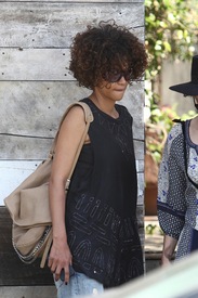Halle Berry leaving Eveleigh Restaurant in West Hollywood 10.06.2012_23.jpg