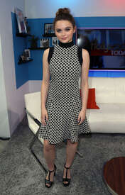 Joey-King--Hollywood-Today-Live--09.jpg