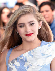 Willow-Shields--2015-MTV-Movie-Awards--02.jpg
