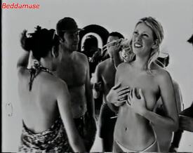 Alessia Marcuzzi (Backstage 2000 Panorama)_frame_49.jpg