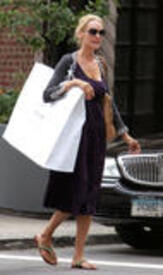 th_Uma_Thurman_candids_785.jpg