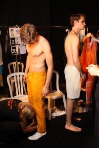 55920_kenzo_backstage_4_122_141lo.jpg