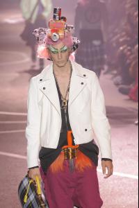 John_20Galliano_20High_20Quality_20Spring_20Summer_202009_20Mens_20Runway_20Pictures_20_317__jpg.jpg