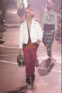 John_20Galliano_20High_20Quality_20Spring_20Summer_202009_20Mens_20Runway_20Pictures_20_320__jpg.jpg