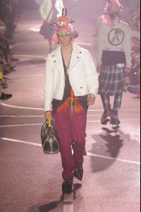 John_20Galliano_20High_20Quality_20Spring_20Summer_202009_20Mens_20Runway_20Pictures_20_321__jpg.jpg