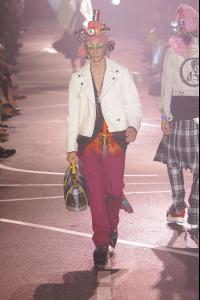 John_20Galliano_20High_20Quality_20Spring_20Summer_202009_20Mens_20Runway_20Pictures_20_325__jpg.jpg