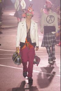 John_20Galliano_20High_20Quality_20Spring_20Summer_202009_20Mens_20Runway_20Pictures_20_328__jpg.jpg