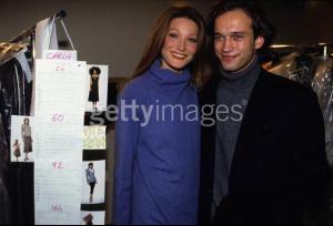 Carla_Bruni_poses_with_Vincent_Perez_1993.jpg