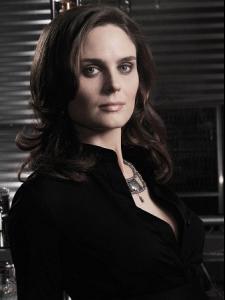 emily_deschanel1sfj6xrd.jpg