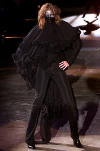 maria_Alexander_McQueen_Fall_2002_Ready_to_Wear2.jpg