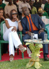 th_naomi-campbell-nigeria-11072008_04.jpg