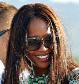 Naomi_Campbell_on_holiday_in_Saint_Tropez_02.jpg