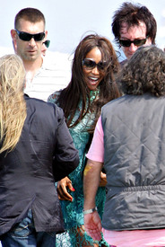 Naomi_Campbell_on_holiday_in_Saint_Tropez_05.jpg