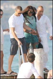 Naomi_Campbell_on_holiday_in_Saint_Tropez_21.jpg