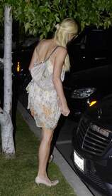Paris Hilton - leaving Nobu-Restaurant in Malibu (3).jpg