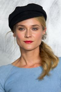 327799120_celebutopia_dianekruger_joshuajackson_chanelfrontrow_paris_july3_cu_olya1_122_590lo.jpg