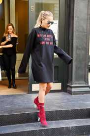 88665251_rita_ora_makes_a_fashion_stat.jpg