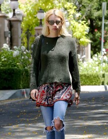 Emma Roberts House Hunts In BH EK04mbN2xGcx.jpg