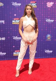 paris-berelc-at-2016-radio-disney-music-awards-in-los-angeles-04-30-2016_11.jpg