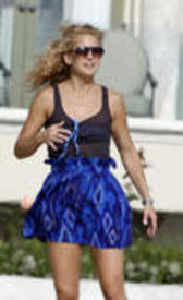 th_kate-hudson-beach-8138-13.jpg